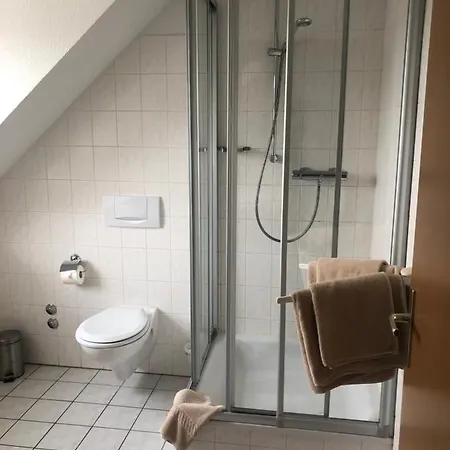 Zur Linde Gæstehus 3*